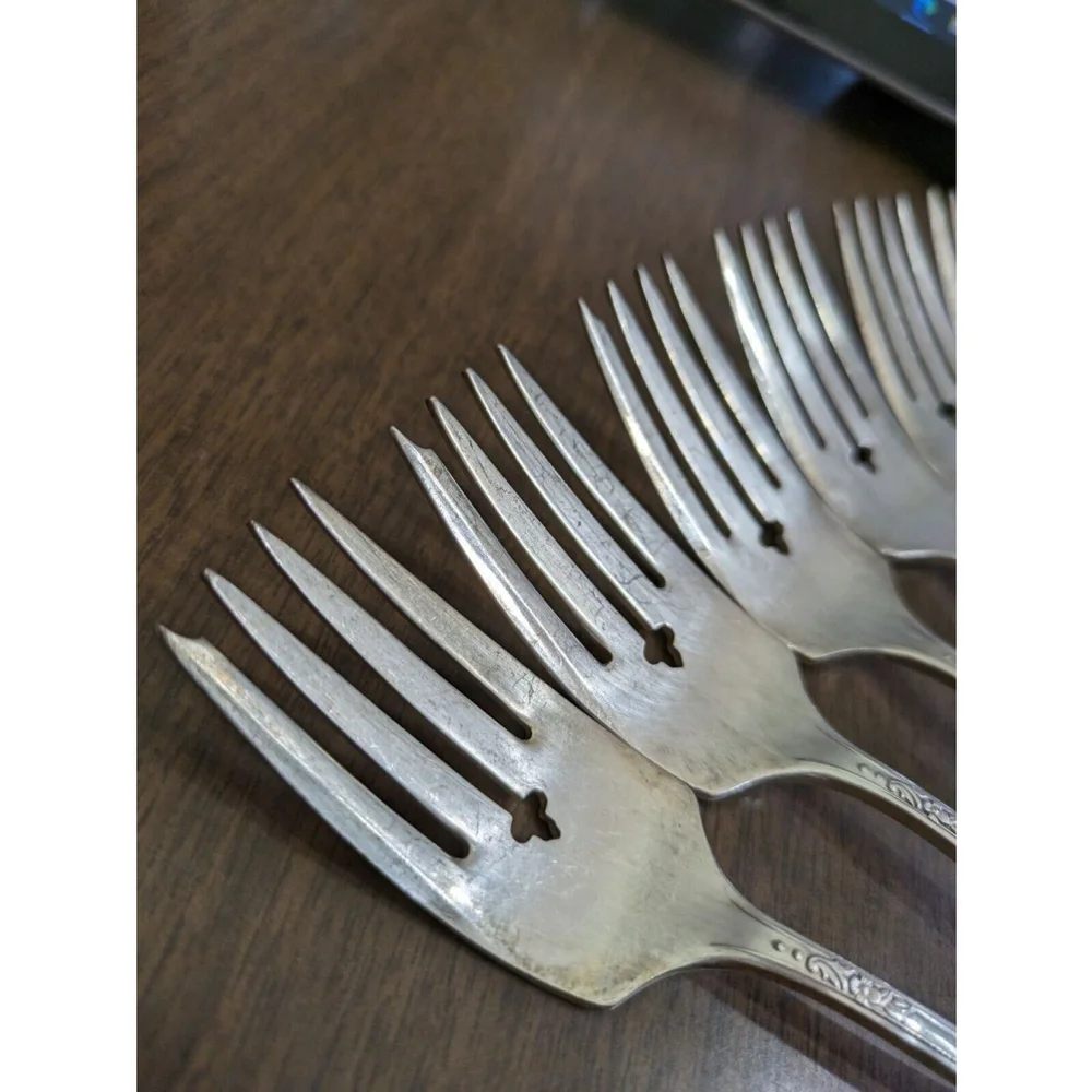 6 Dessert? Forks Oneida Queen bess Community Tudor Plate 6.5